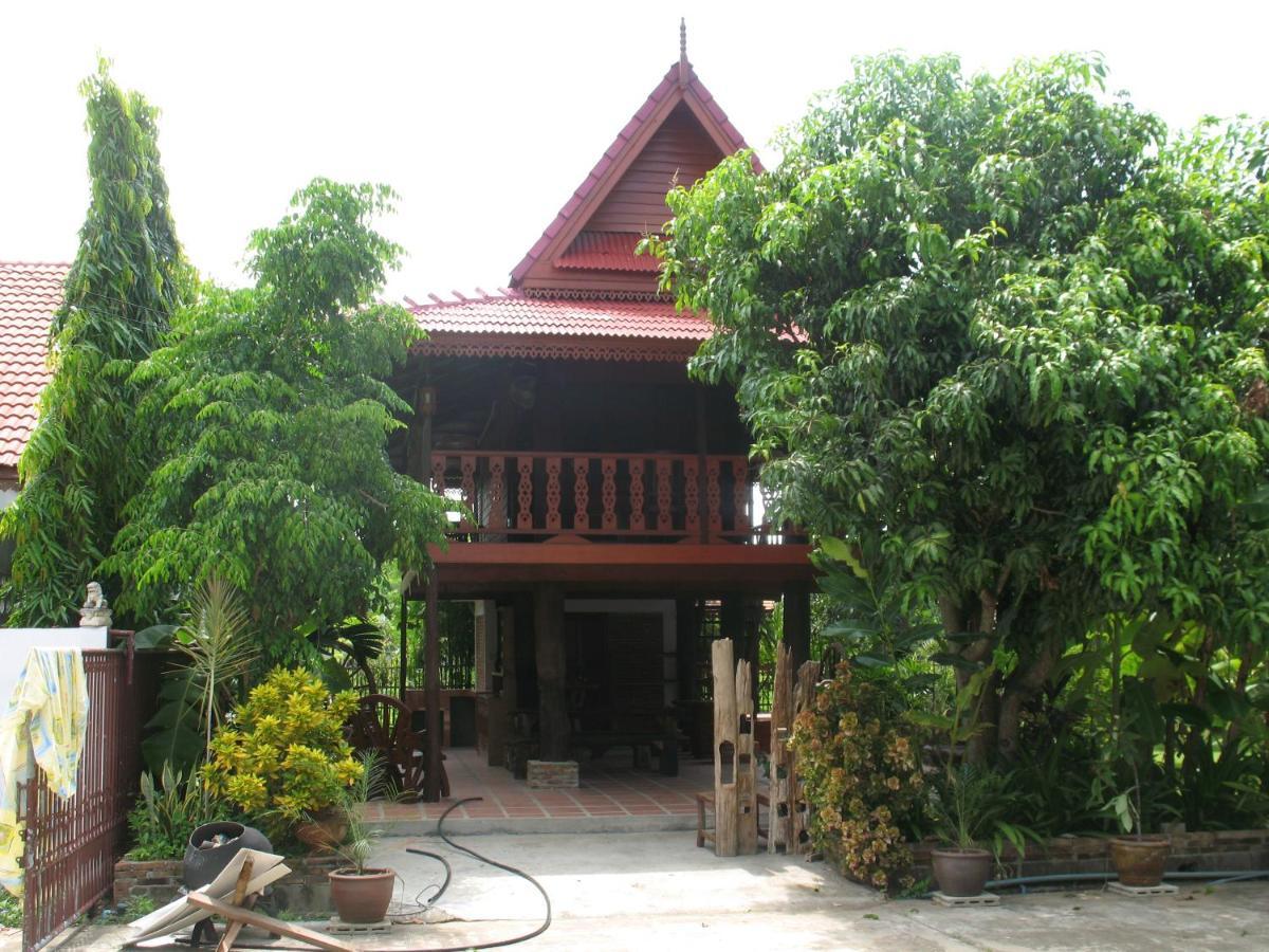 Teak House Chiang Mai Hotell Eksteriør bilde
