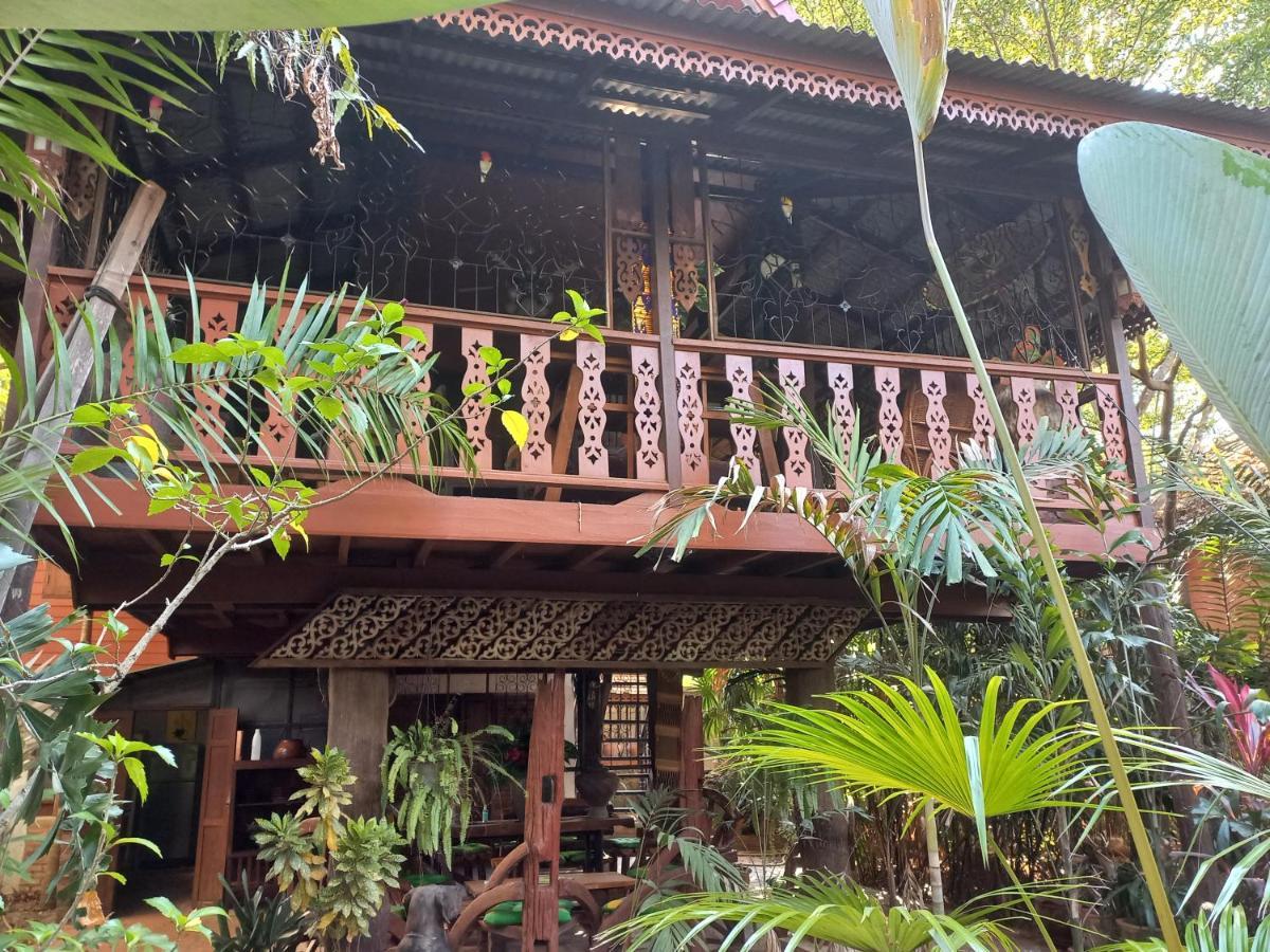 Teak House Chiang Mai Hotell Eksteriør bilde