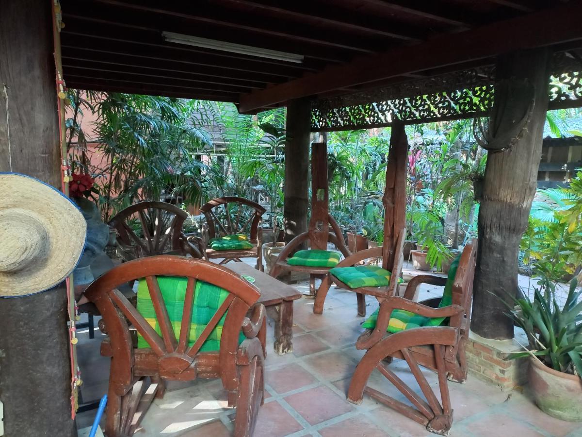 Teak House Chiang Mai Hotell Eksteriør bilde